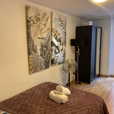 Hostel Erandi Ramblas Barcelona